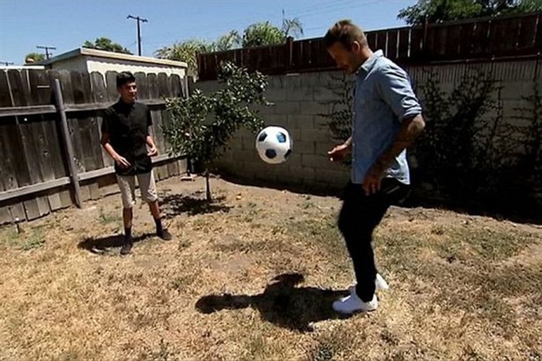 In Video : David Beckham donated 100,000Dollars to the Gonzalez Family in California